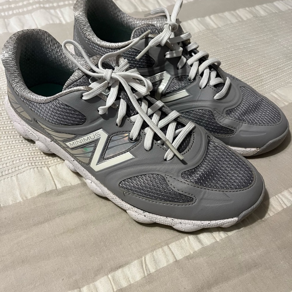 New Balance Gray Golf Shoes with Mesh Upper and Traction Outsole